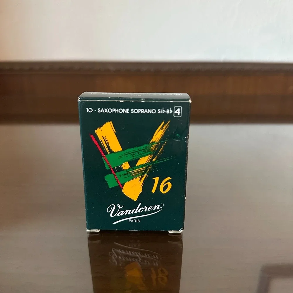 Vandoren Saxophone Soprano V16 Reeds Strength 4, SR704 Box of 9 - Picture 2 of 5